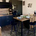 3 Ch Climatisee Avec Piscine & Jacuzzi, Parking Prive, Centre A Pied * Uzès