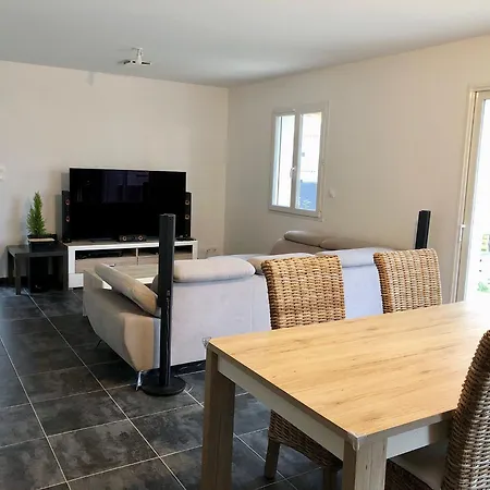 3 Ch Climatisée Avec Piscine&jacuzzi, Parking Privé, Centre à Pied Villa