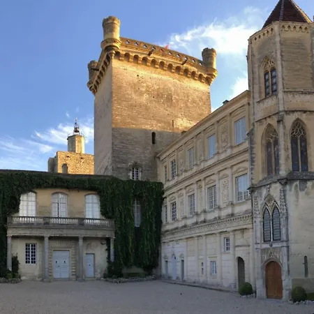Villa 3 Ch Climatisée Avec Piscine&jacuzzi, Parking Privé, Centre à Pied *